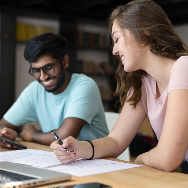 college-girl-boy-studying-together Diplomado en Recursos Humanos